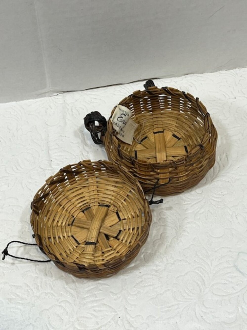 VTG Mini Hand Woven Wicker Basket w/Lid Accessory Dollhouse Trinket Box 3"x2"